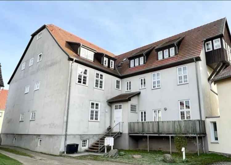 Frisch renovierte, helle 2 Zimmer EG Wohnung am Marktplatz