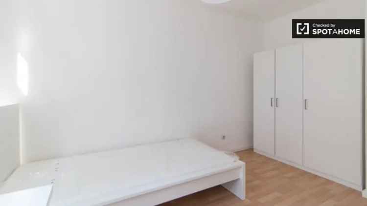 Sonniges Zimmer in 4-Zimmer-Wohnung in Friedrichshain Berlin
