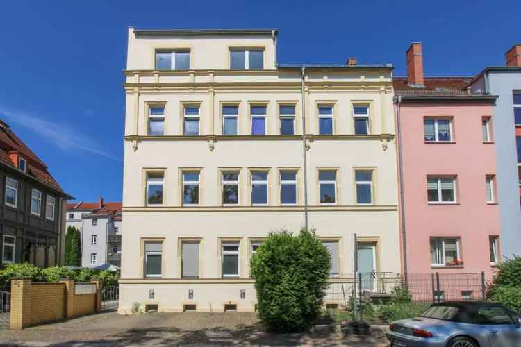 Großzügige 4-Zi-Etagenwohnung mit Balkon und Gartenanteil