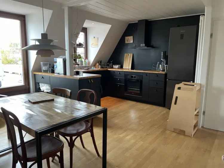 Mieten 2,5 Zimmerwohnung Köln mit riesiger Dachterrasse