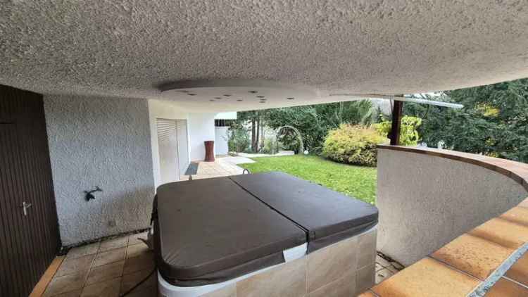 Luxuriöses Anwesen direkt am Bockberg in Leonberg mit traumhaftem Blick, Indoor Pool und Kaminzimmer