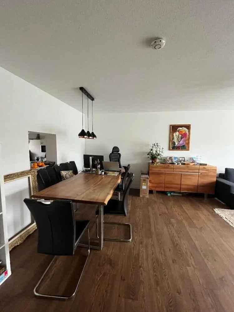 Großzügige 2 Zimmer Wohnung im 3. OG links