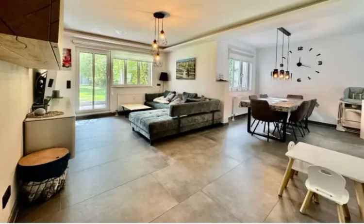 Schöne 3,5 ZKB Wohnung mit Luxus Küche und Tiefgaragenstellplatz!