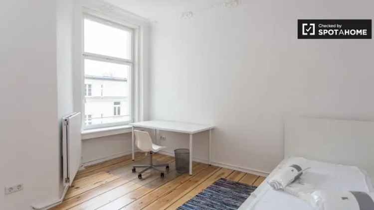Sonniges Zimmer in Wohnung mit 2 Schlafzimmern in Mitte, Berlin