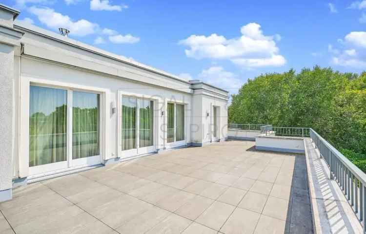 Luxus Penthouse kaufen im Diplomatenpark mit Dachterrasse und Garten