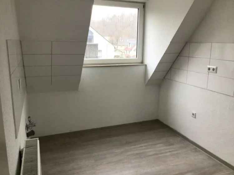 3 Zimmer Dachgeschosswohnung günstig