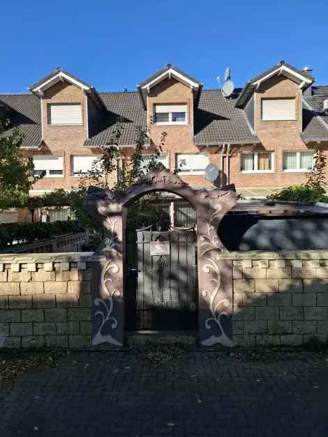 Familienfreundliches Reihenmittelhaus in Köln mit Garten