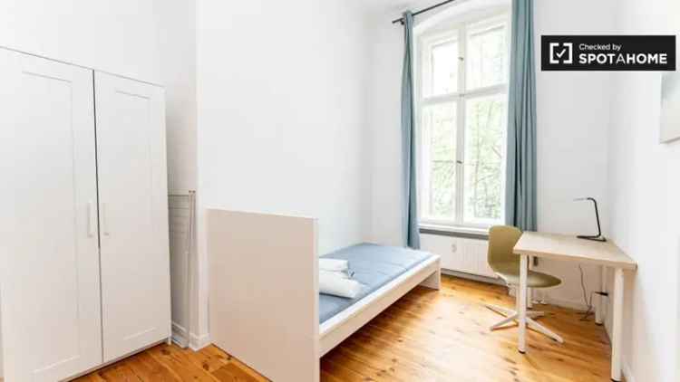 Zimmer zu vermieten in Wohnung mit 4 Schlafzimmern in Berlin