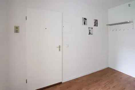 Wohnung (33.42 m²) zur Miete in Düsseldorf (Kölner Landstraße 346, 40589 Dusseldorf, Germany) - immosurf.de