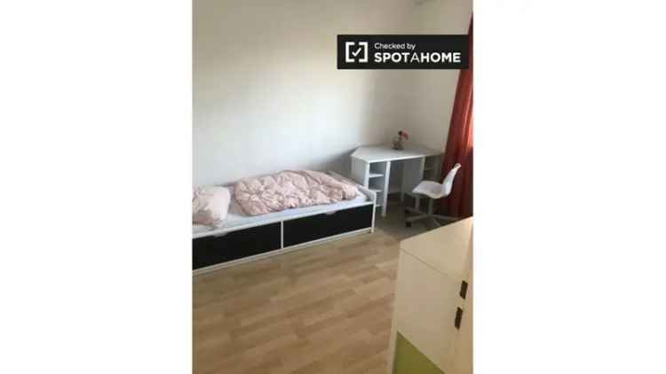 Gemütliches Zimmer in 4-Zimmer-Wohnung in Spandau, Berlin