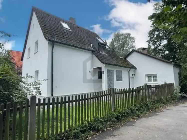 Einfamilienhaus kaufen in München mit Anbau und Garten