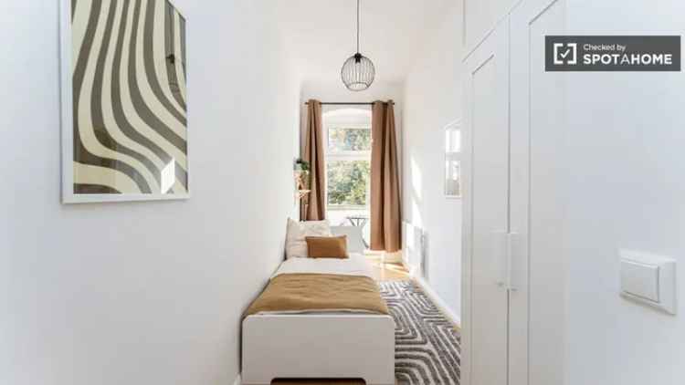 Zimmer zu vermieten in Wohnung mit 4 Schlafzimmern in Berlin