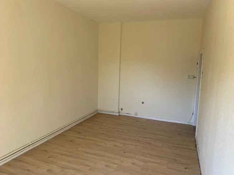 Schöne renovierte Wohnung - ruhig & zentral gelegen: 2-ZKB mit Einbauküche