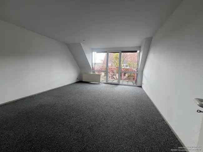 Gemütliche 3-Zimmer-Dachgeschosswohnung mit Balkon und Stellplatz