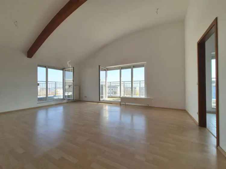 Helle Dachgeschosswohnung mit Blick über Leipzig **Bezugsfrei**