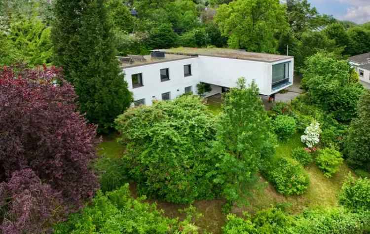 Das Fern-Seh-HausAußergewöhnliche Architektur         in exponierter Lage