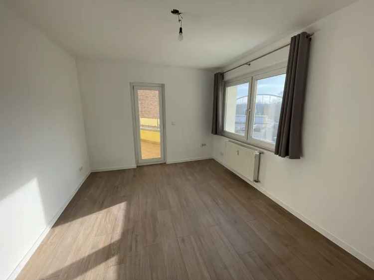 Erstbezug nach Renovierung in Mülheim, leer + niedrige NK