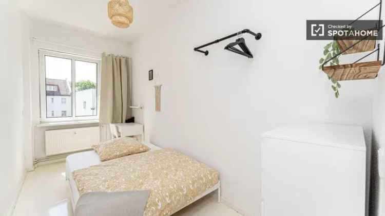 Zimmer zu vermieten in Wohnung mit 7 Schlafzimmern in Berlin