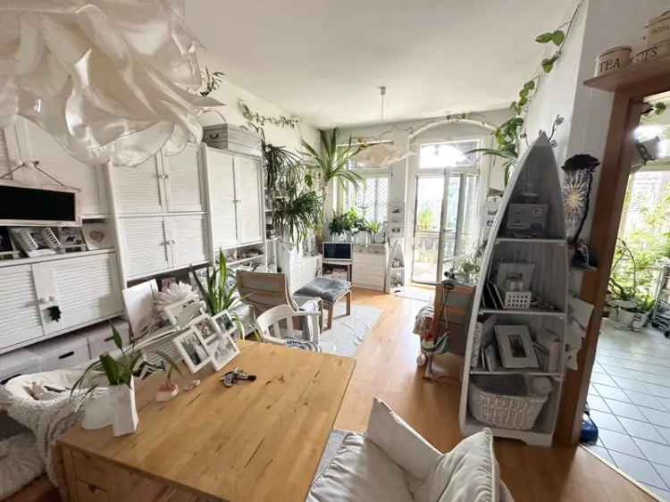 Stylische 3 Zimmer Wohnung zum Verkauf mit Balkon und Elbblick