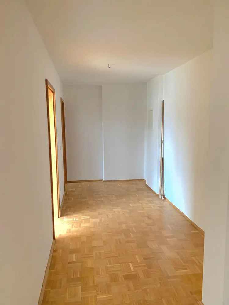 3 Zimmer Dachgeschosswohnung mit 2 Balkonen und Stellplatz