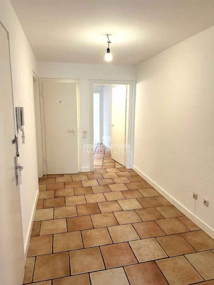 Düsseldorf-Düsseltal! Frisch renovierte 3-Zimmer-Balkonwohnung mit PKW-Stellplatz!