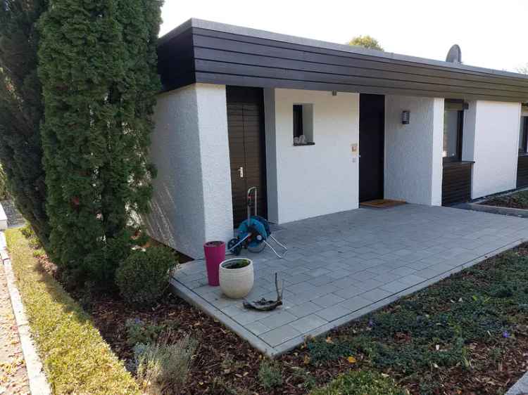 Eckbungalow mit separater Einliegerwohnung mit schönem Garten in exponierter Lage