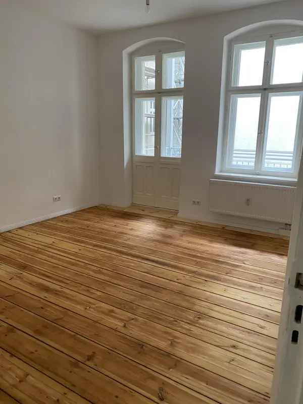 Mieten Wohnung in Neukölln Berlin frisch saniert mit Balkon und Aufzug