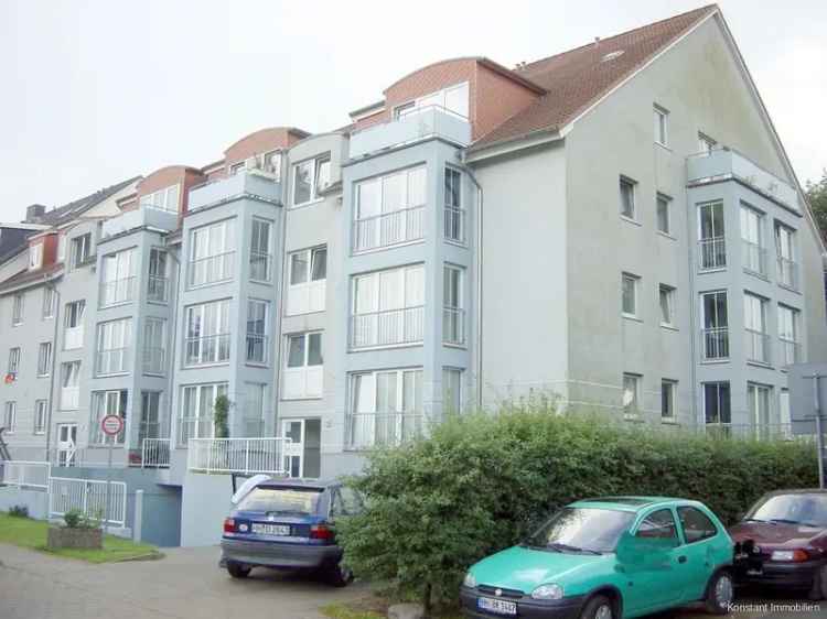 Gepflegte 1-Zimmer-Dachgeschosswohnung mit Balkon, Einbauküche und Tiefgaragenstellplatz