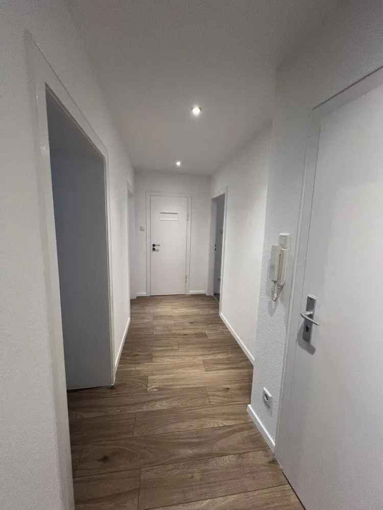 Freie renovierte 3 Zimmer-Wohnung in Derendorf, 5,8% Rendite