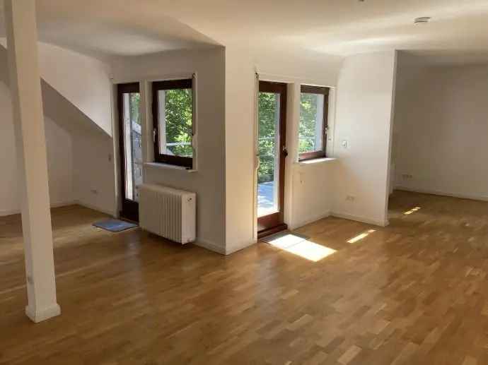 Lichtdurchflutete Dachgeschosswohnung am Alsterlauf