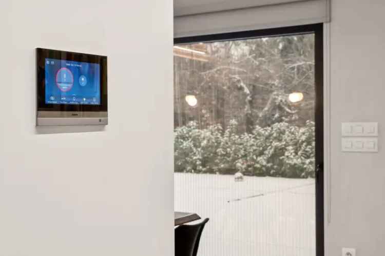 Modernes Energieeffizienzhaus mit Luxusausstattung und beheiztem Außenpool in Zehlendorf