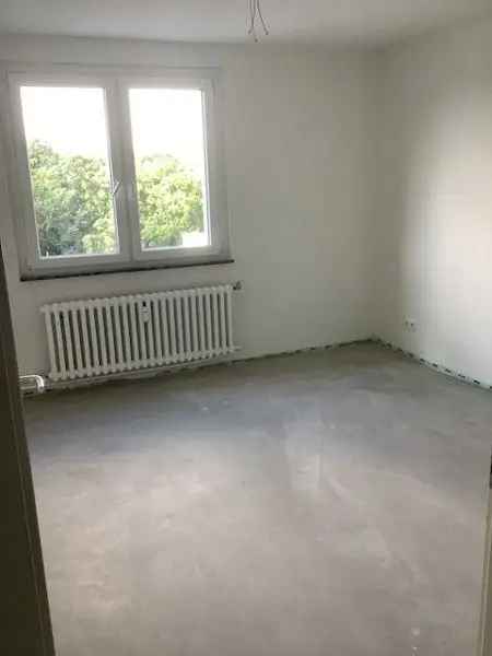 3 Zimmer Wohnung Balkon Baumheide Teilweise Saniert