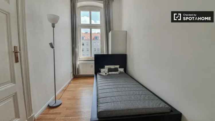 Zimmer zu vermieten in Wohnung mit 4 Schlafzimmern in Berlin