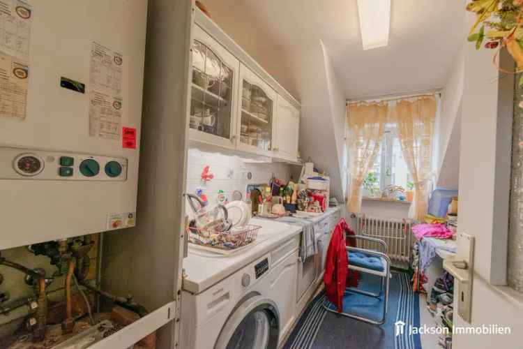 Attraktive 2-Zimmer-Dachgeschosswohnung mit Whirlpool-Wanne in begehrter Lage, W17