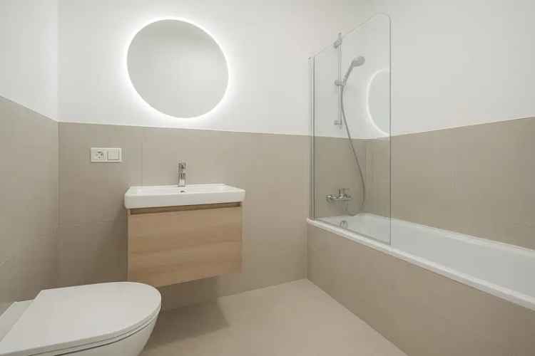 *Sanierte 2-Zimmerwohnung mit Balkon, U-Bahn-Nähe, Küche inklusive - provisionsfrei*