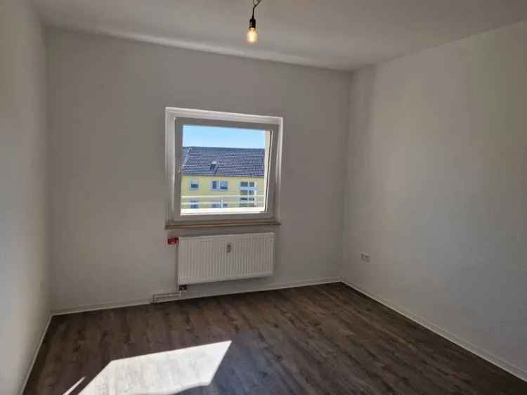 Für zwei oder drei, ab April frei!