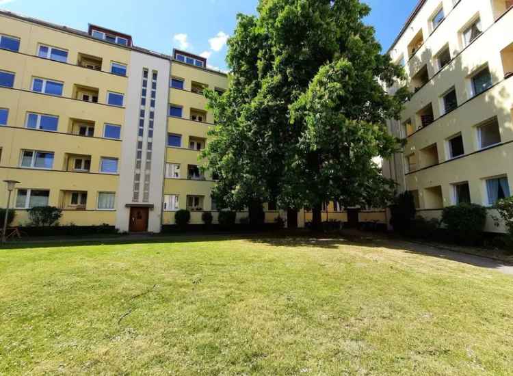Vermietete 2-Zimmer-Altbauwohnung mit Wohnküche im beliebten Komponistenviertel
