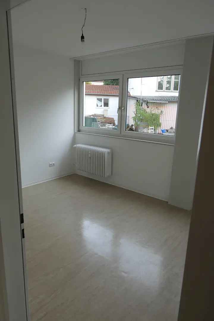 Mieten 3 Zimmer Küche Bad Wohnung im Stadthaus in der Innenstadt