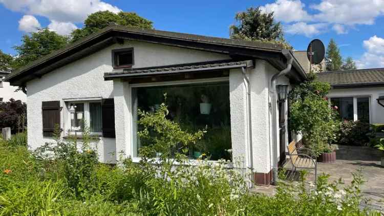 großer Bungalow mit 4,5 Zimmern in Mahlsdorf-Süd mit sehr guter öffentlicher Verkehrsanbindung