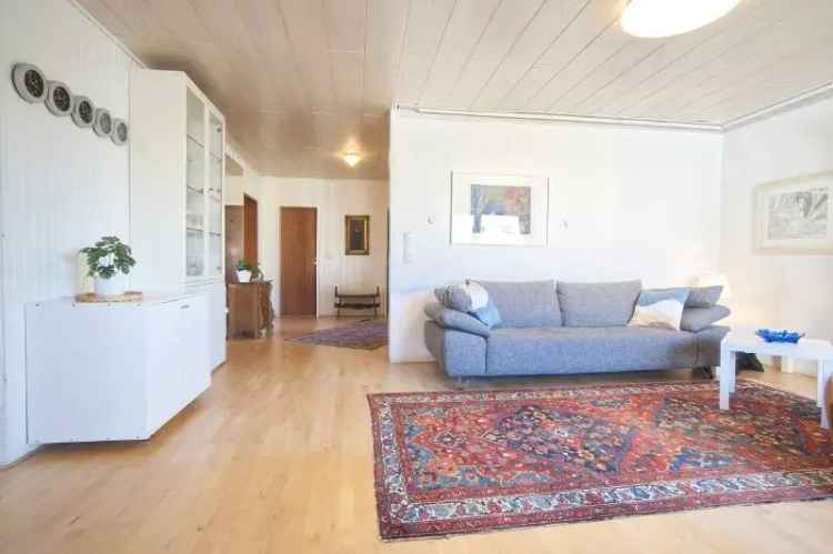 Charming, generously proportioned two-bedroom apartment in quiet location and with balcony