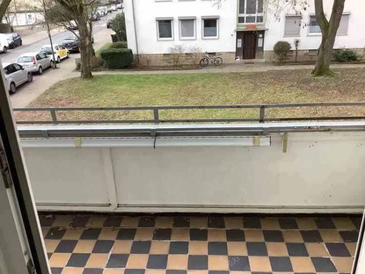Kleine 4-Zimmer-Wohnung mit Balkon!