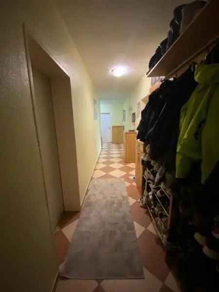 4 Zimmer Wohnung kaufen in charmantem Mehrfamilienhaus mit Balkon