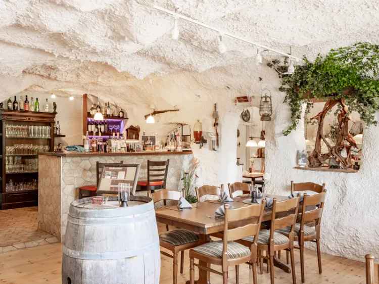 Mieten Gasthaus in Bredeneeker mit Biergarten und Blick auf Schloss