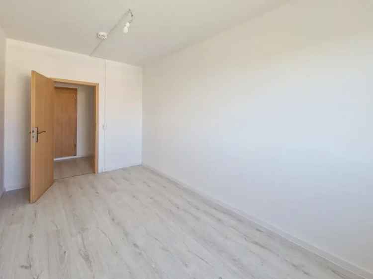 *Ganze 6 NKM geschenkt*! 3-Zimmer-Wohnung mit tollem Ausblick!