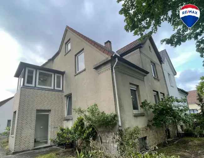 Renovierungsbedürftiges Haus mit 203m² und großem Garten