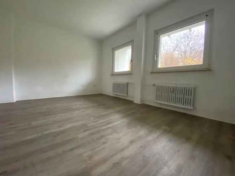 Schöne & bezugsfertige 3,5-Zimmer-Wohnung mit Balkon im Grünen