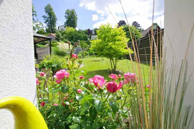 Zentral | Modern | Geräumig

Charmantes Zweifamilienhaus mit Traumgarten