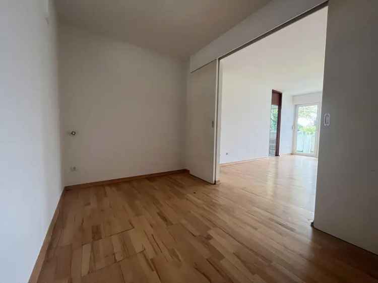 Helle und freundliche 1,5-Zimmerwohnung mit großzügigen Balkon in Rheinnähe!