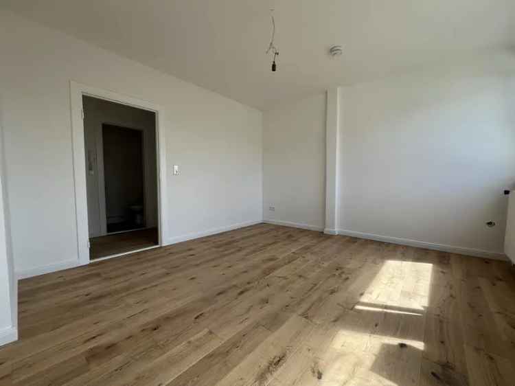 Renovierte 2-Zimmerwohnung mit Wohnküche im Dachgeschoss