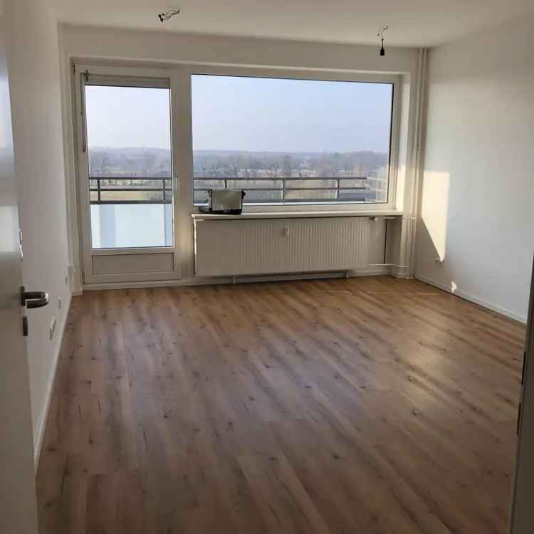 2-Zimmerwohnung mit Balkon und Tiefgaragenstellplatz in Halstenbek